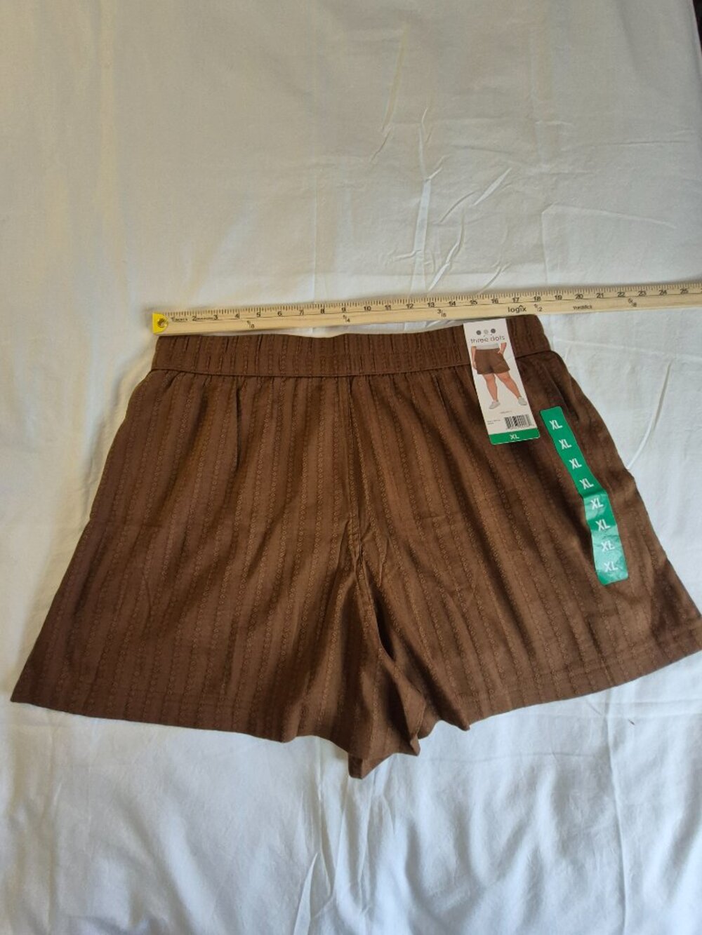 Three Dots Women's Short Classic Chino-Style  Brown Inseam 4" Size: XL, NWT